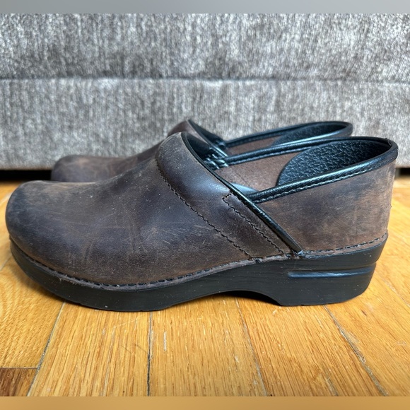 Dansko women’s pro leather clogs (antique brown) - Picture 5 of 8